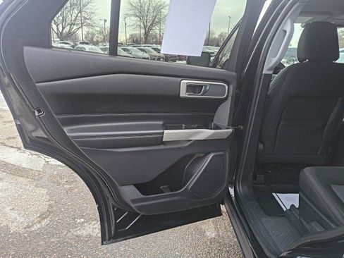 Used 2022 Ford Explorer XLT image 12
