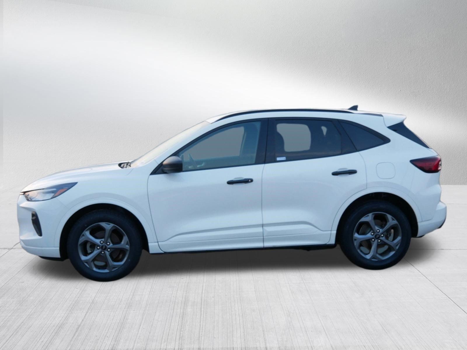 Used 2023 Ford Escape ST-Line w/ Tech Pack #1 AWD/4WD image 4
