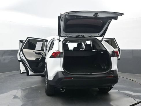 Used 2022 Toyota RAV4 XLE image 38