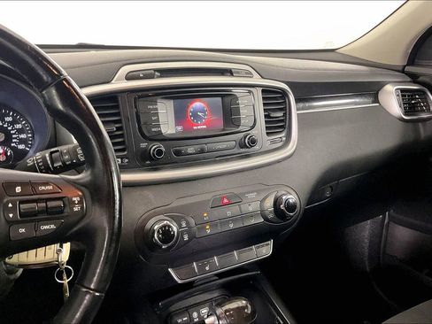 Used 2016 Kia Sorento FWD w/ LX Convenience Package image 8