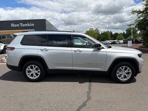 Used 2023 Jeep Grand Cherokee L Limited AWD/4WD image 8