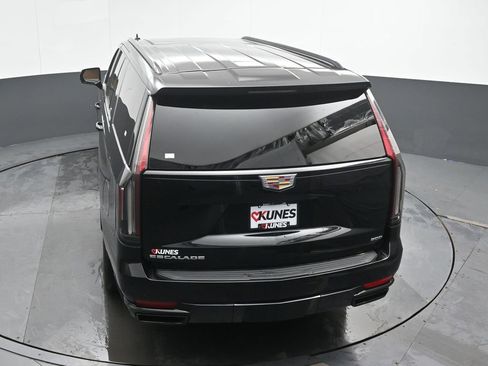 Used 2024 Cadillac Escalade ESV Sport w/ Touring Package AWD/4WD image 31