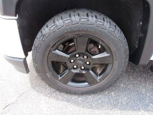 Used 2018 Chevrolet Silverado 1500 Custom w/ Custom Value Package AWD/4WD image 7