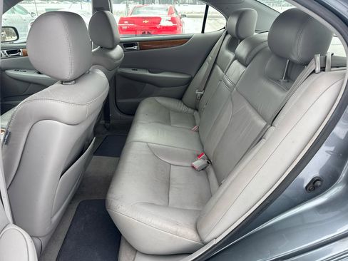 Used 2005 Lexus ES 330 4dr Sdn image 11