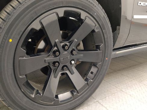 Used 2018 GMC Yukon XL Denali w/ Open Road Package RWD image 31