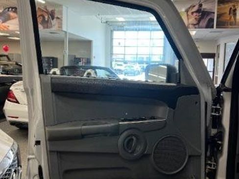 Used 2006 Jeep Commander 4WD image 13