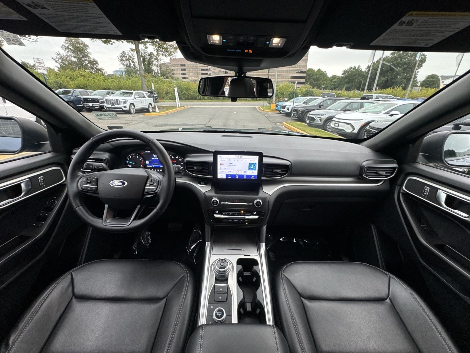 Used 2020 Ford Explorer XLT w/ Equipment Group 202A AWD/4WD image 23