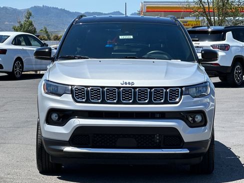 Used 2025 Jeep Compass Limited AWD/4WD image 10