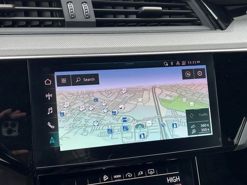 Certified 2023 Audi e-tron S Premium Plus image 29