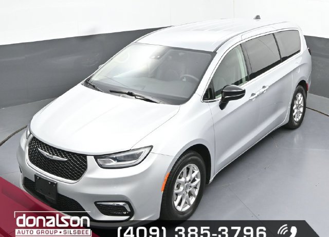 Used 2024 Chrysler Pacifica Touring-L FWD image 19