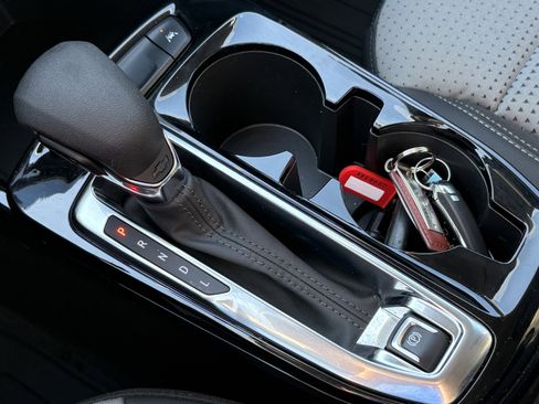 Used 2024 Chevrolet Trax LT w/ LT Convenience Package image 24