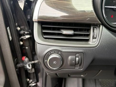 Used 2020 Buick Envision Essence FWD image 33