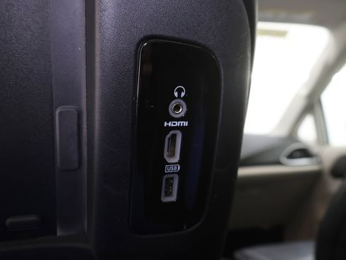 Used 2019 Chrysler Pacifica Limited w/ Tire & Wheel Group image 37