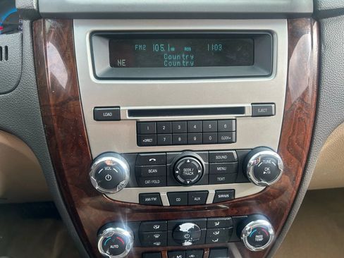 Used 2011 Ford Fusion SEL image 16