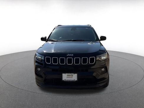 Used 2025 Jeep Compass Latitude AWD/4WD image 4