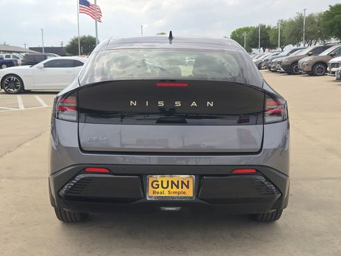 New 2026 Nissan Leaf FWD image 4