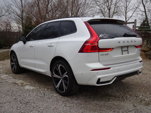 Used 2022 Volvo XC60 B6 R-Design w/ Advanced Package image 3