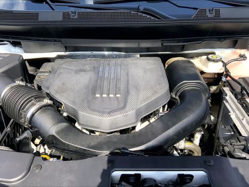 Used 2025 Chevrolet Traverse LT FWD image 30