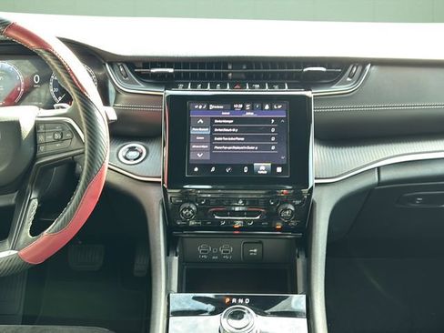 Certified 2025 Jeep Grand Cherokee L Altitude AWD/4WD image 22