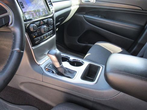 Used 2019 Jeep Grand Cherokee Laredo w/ Security & Convenience Group AWD/4WD image 15