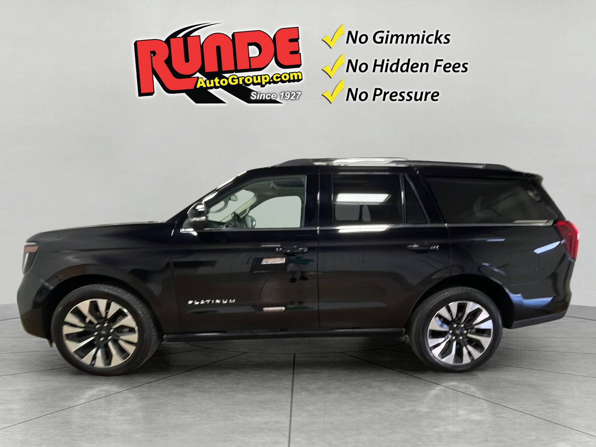 Used 2025 Ford Expedition Platinum w/ Driver's Package AWD/4WD image 3