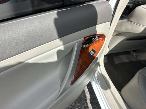 Used 2011 Toyota Camry Hybrid image 11