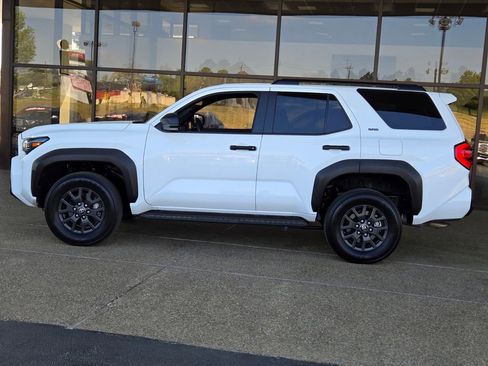 Used 2025 Toyota 4Runner SR5 AWD/4WD image 2