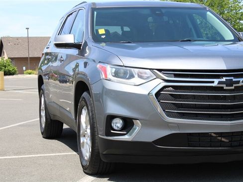 Used 2020 Chevrolet Traverse LT w/ Driver Confidence II Package AWD/4WD image 6
