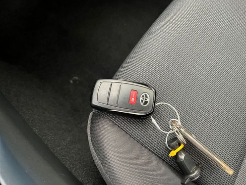 Used 2025 Toyota Prius LE image 21