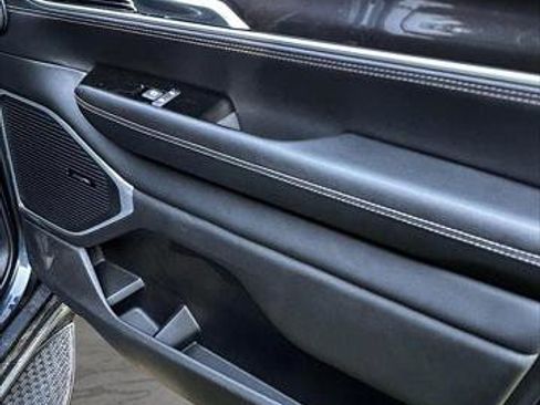 New 2024 Jeep Wagoneer 4WD w/ HD Trailer Tow Package image 21