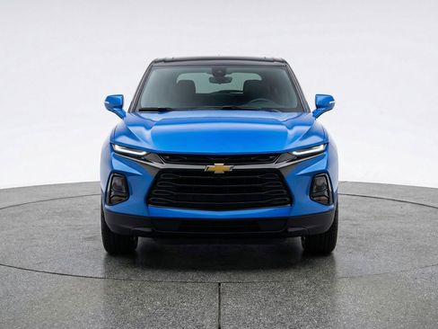 Used 2025 Chevrolet Blazer LT FWD image 2