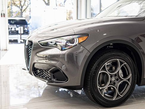 New 2025 Alfa Romeo Stelvio Sprint image 4