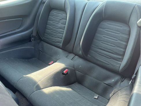 Used 2015 Ford Mustang Coupe RWD image 21