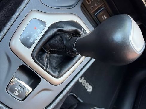 Used 2017 Jeep Cherokee Limited AWD/4WD image 13