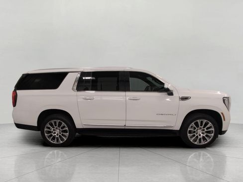Used 2025 GMC Yukon XL Denali AWD/4WD image 11