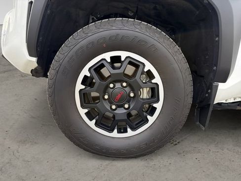 Used 2024 Toyota Tacoma TRD Off-Road w/ TRD Off Road Premium Package AWD/4WD image 9