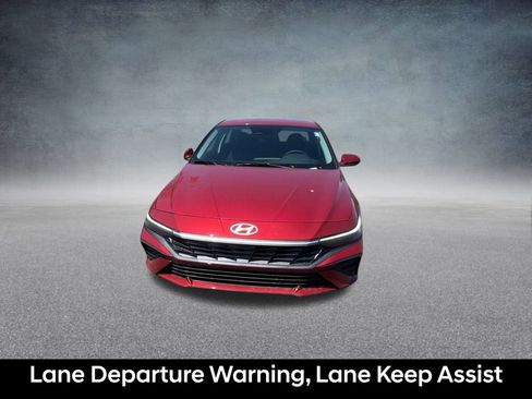 Certified 2025 Hyundai Elantra SE image 6