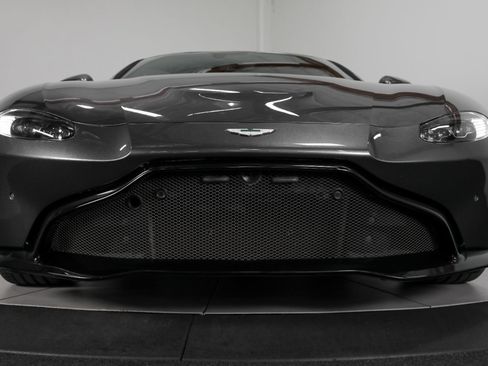 Used 2019 Aston Martin V8 Vantage Coupe RWD image 14