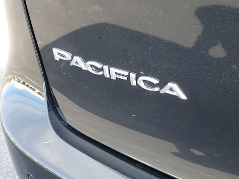 Used 2025 Chrysler Pacifica Select FWD image 35