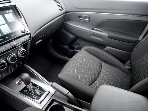 Used 2025 Mitsubishi Outlander Sport LE image 27