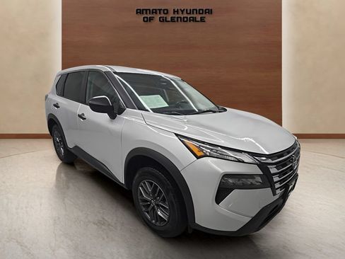 Used 2024 Nissan Rogue S FWD image 8