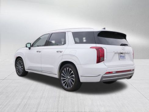 Used 2023 Hyundai Palisade Calligraphy image 5