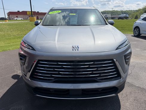 Used 2025 Buick Enclave Preferred AWD/4WD image 6