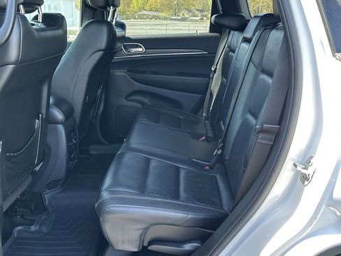 Used 2017 Jeep Grand Cherokee Limited image 16