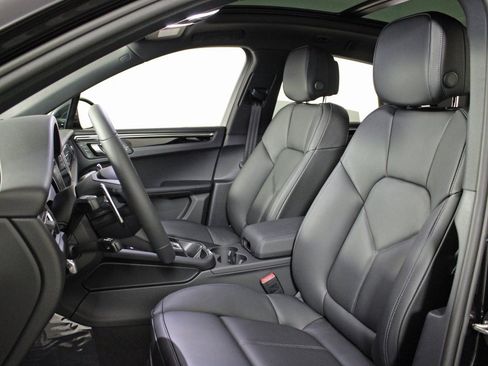 Certified 2026 Porsche Macan S image 5