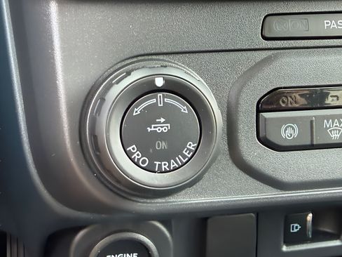 Used 2025 Ford Maverick Lobo AWD/4WD image 18
