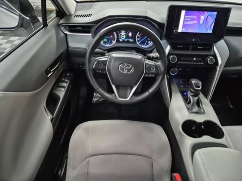 Used 2023 Toyota Venza LE image 12