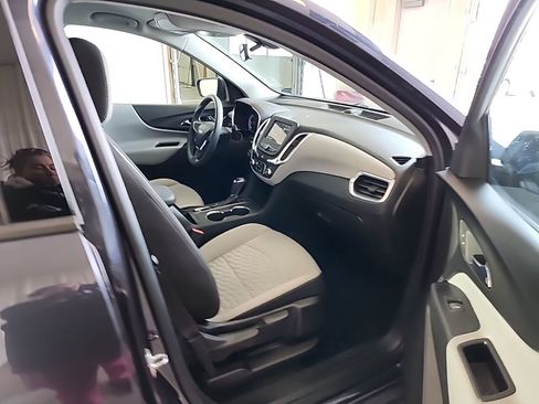 Used 2019 Chevrolet Equinox LS w/ LS Convenience Package image 10