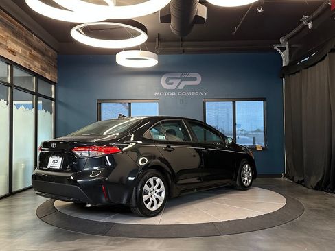 Used 2020 Toyota Corolla SE FWD image 3