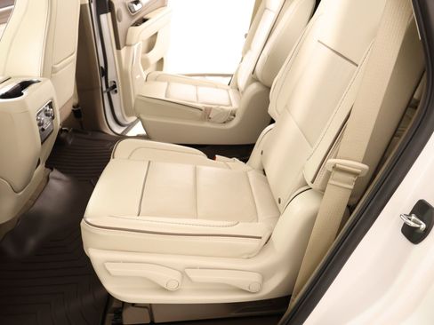 Used 2024 GMC Yukon Denali AWD/4WD image 12